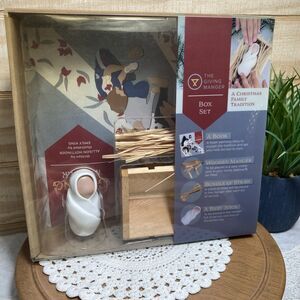 The Giving Manger Box Set - A Christmas Family Tradition NIB